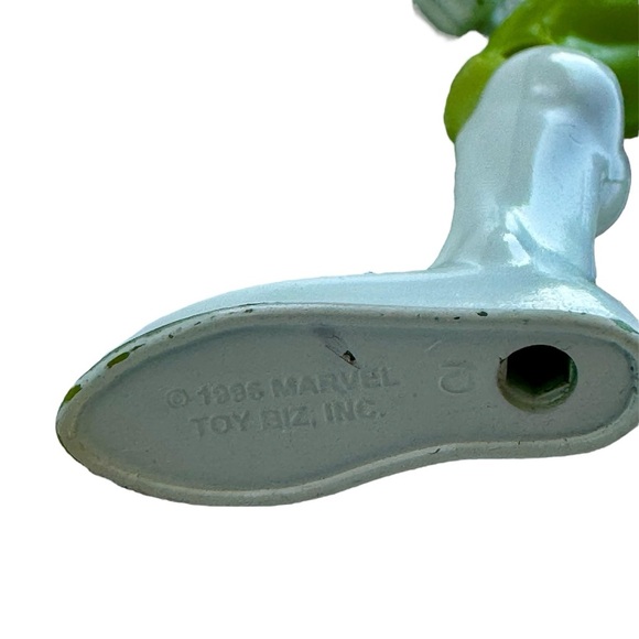 VTG 1996 Toybiz The Incredible She-Hulk Action Figure 7” - Picture 6 of 7